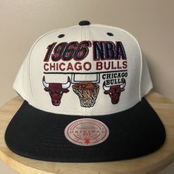Men’s Mitchell & Ness Chicago Bulls Cream SnapBack Adjustable Hat 1966 NBA Throwback