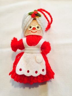 Christmas Mrs. clause yarn ornament vintage 1973