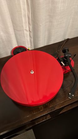 Pro-Ject RPM 1 Carbon Turntable – High Gloss Red – Belt Drive
