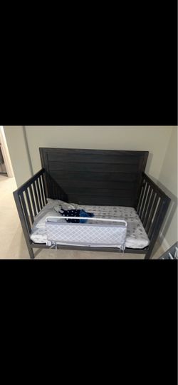 Crib + newton mattress