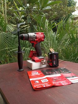 Milwaukee 18 v.  New fuel.  Hammer drill.  1/2".  W/   Battery   5.0  AH.   Lithium