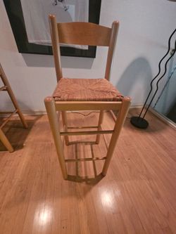 Nice Wood Barstools (4)  great condition - Make an offer