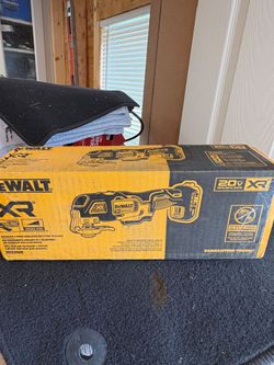NEW IN BOX DEWALT 20V MAX XR 3-Speed Oscillating Multi-Tool (DCS356B)