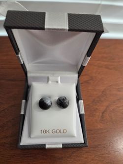 10k gold black & white stud earrings
