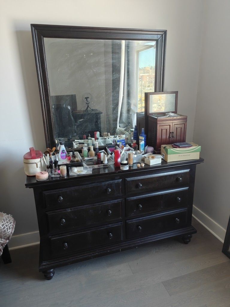 Used Vanity With Mirror