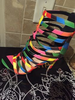 NEW never worn! Cute heels size 9
