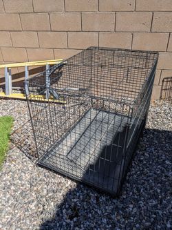 Large metal kennel with bottom tray asking $35 cash must pick up Broadway and apache buckeye az little bent but works