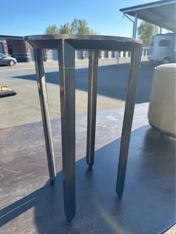 BellaVista Batista Metal side table