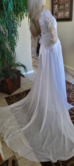 Size 10 new wedding dress Thumbnail