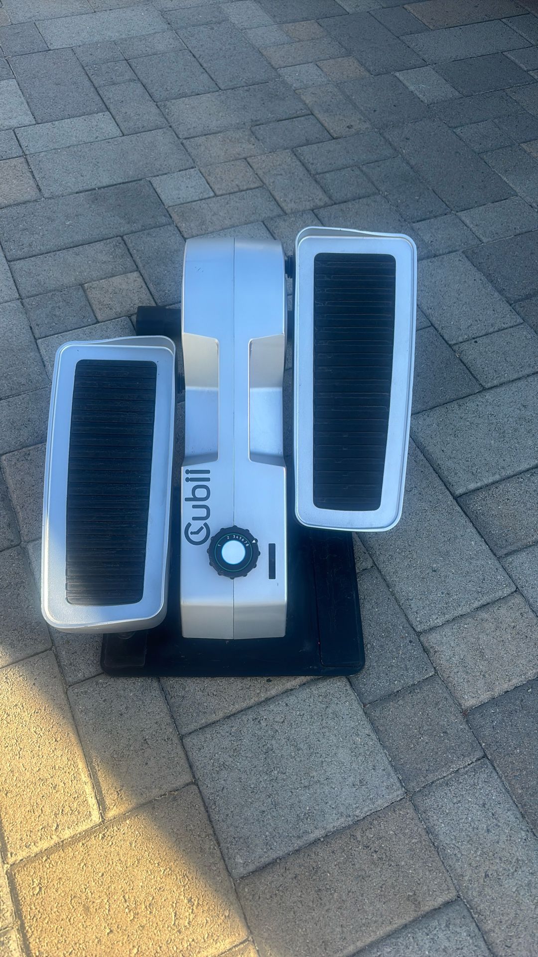 Cubil Go Seated Elliptical Stepper