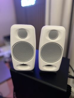 IK Multimedia iLoud Micro Monitors (Speakers)