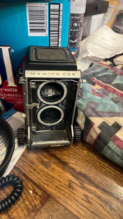 MAMIYA C22.    Pro camera.  (. Body.  Only.  ).