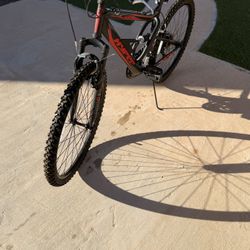 Hyper Shocker 26″ 18-Speed Mountain Bike