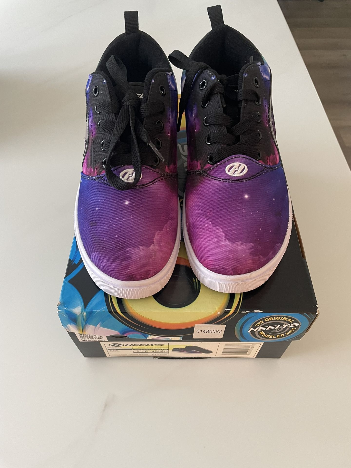 Brand New Heelys Pro 20 LG (Size 5Y/6W)