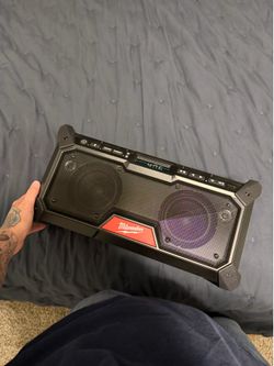 Milwaukee radio/speaker with battery and charger