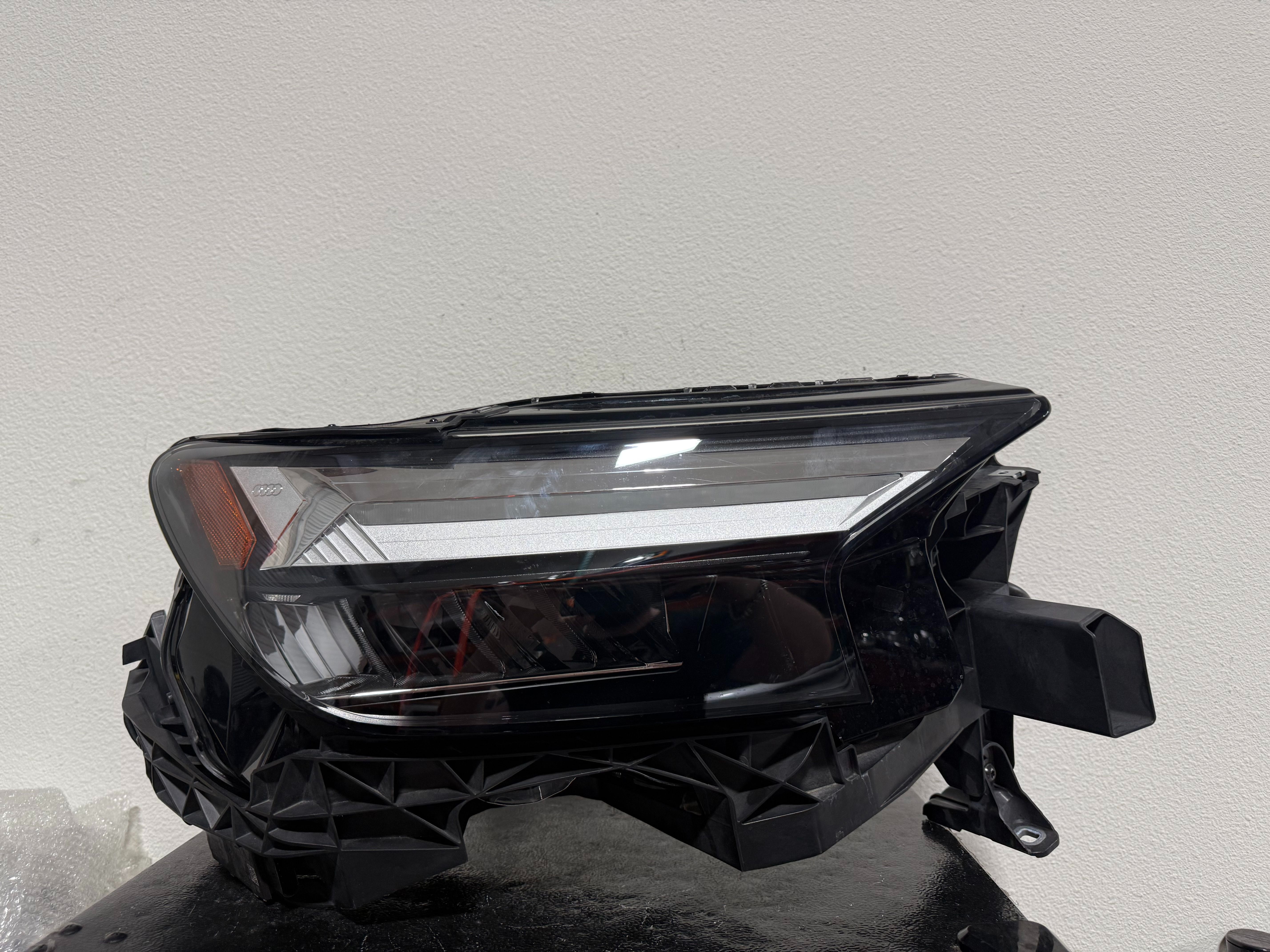 AUDI Q4 RIGHT HEADLIGHT 2024
