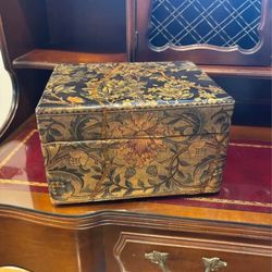 Decorative Floral Storage Box – Vintage Style