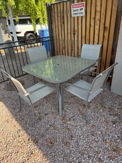 Outdoor Patio Table and 4 Chairs Set $50