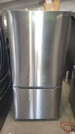 INSIGNIA 30" REFRIGERATOR WORKS GREAT CAN DELIVER