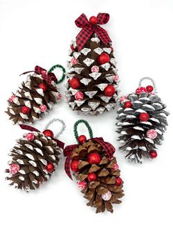 Set of 5 handmade pinecone ornaments: frosted effect, with red berries and Buffalo Check bows – Christmas tree decoration