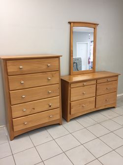 Dresser set