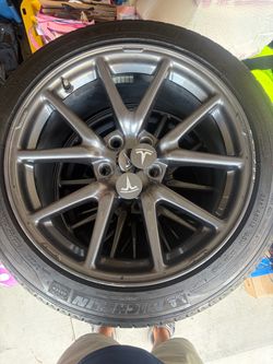 Tesla Wheel with Michelin Tire 235/45R18