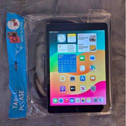 Apple Ipad 7th Generation 32 GB Gray & Comes with New Case and charging cable