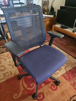 Ergonomic Mesh Office Chair – Adjustable Arms & Height – Great Condition