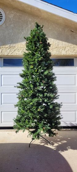 9 Foot Pre Lit Tree With Light & Pine Cones Inclides Rolling Cases