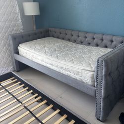 TRUNDLE BED with ONE SINGLE MATTRESS