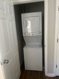 Stackable washer and dryer set
