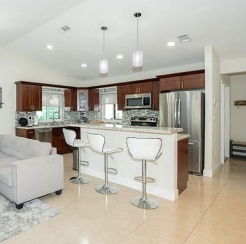 Adjustable Swivel Bar Stools ( Set Of 3) for Sale in Boca Raton, FL