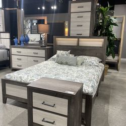 Queen 4 Pcs Bedroom Set NEW Wooden