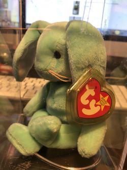 Beanie baby “hippity” perfect condition in a ty acrilyc box