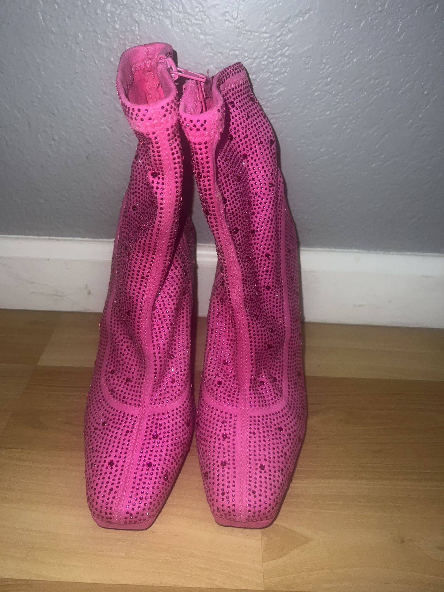Women's Hot Pink Sparkly Heeled Booties - Size 8.5