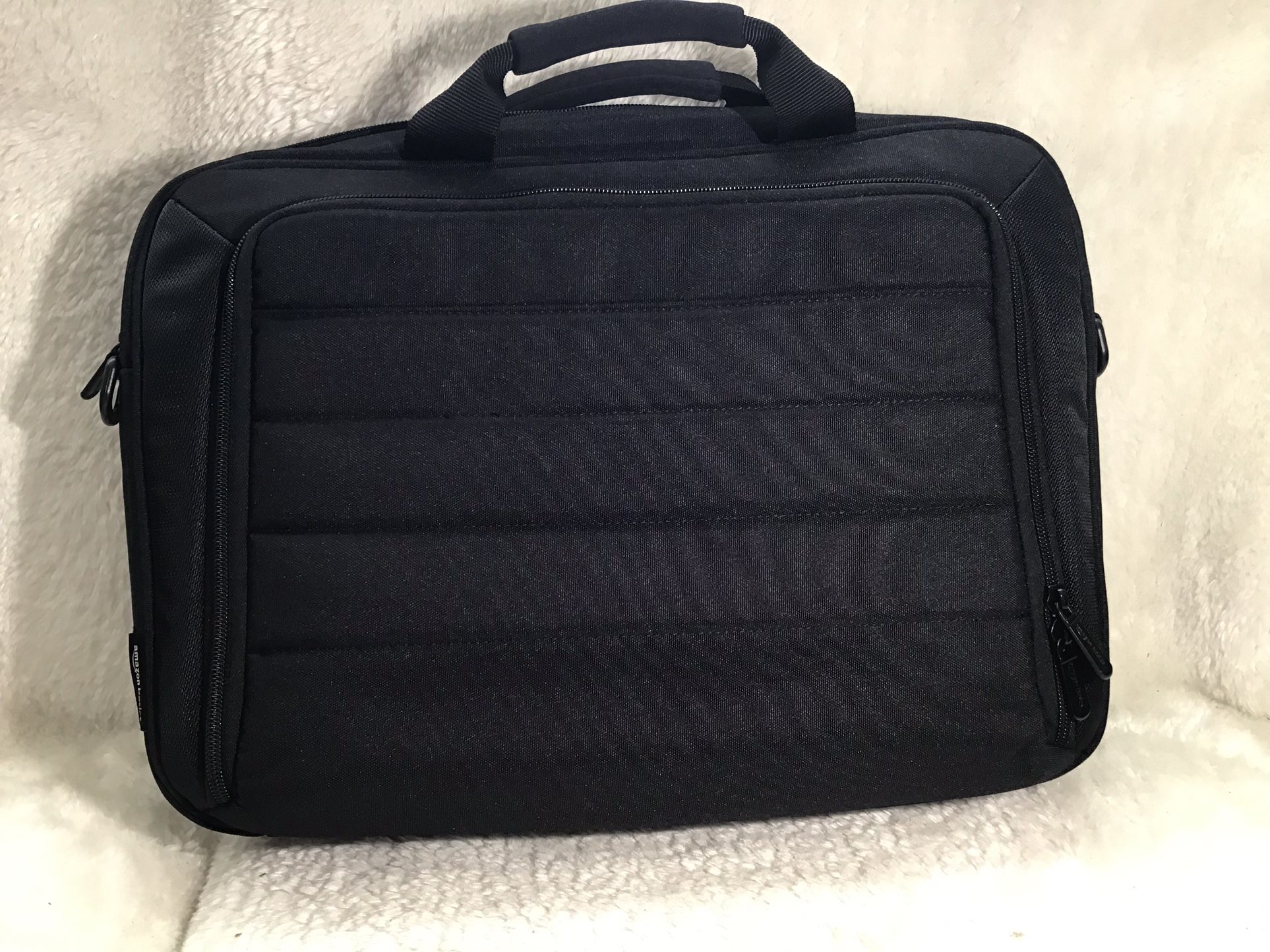 Amazon Basics 15.6 Inch Laptop And Tablet Case Shoulder Bag Black