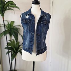 Sleevless Denim Jacket