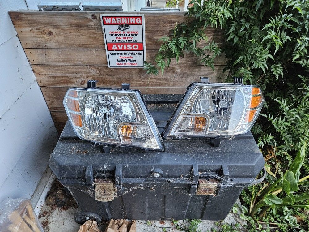 Nissan FRONTIER Headlight Assembly