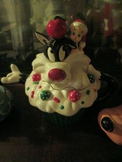 Tweety Syvester Xmas Tea Pot