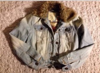 Denim jacket fur collar. Sz small kid
