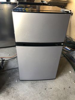 Mainstays Double Door Mini Refrigerator 3.2cu.ft