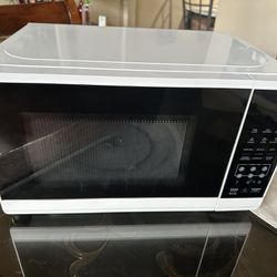 Microwave White - 700 Watts 