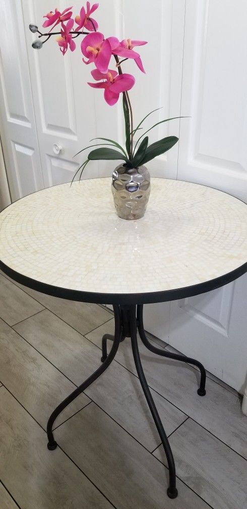 Round Stone Metal White Cream Console Table Indoor/Outdoor Diameter 28"x30.5"Tall ~ Durable Heavy No Pet No Smoke Home
