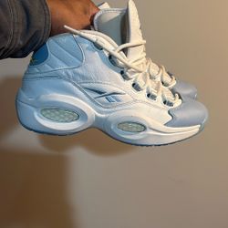 Reebok  Iverson Question 8 1/2  light blue