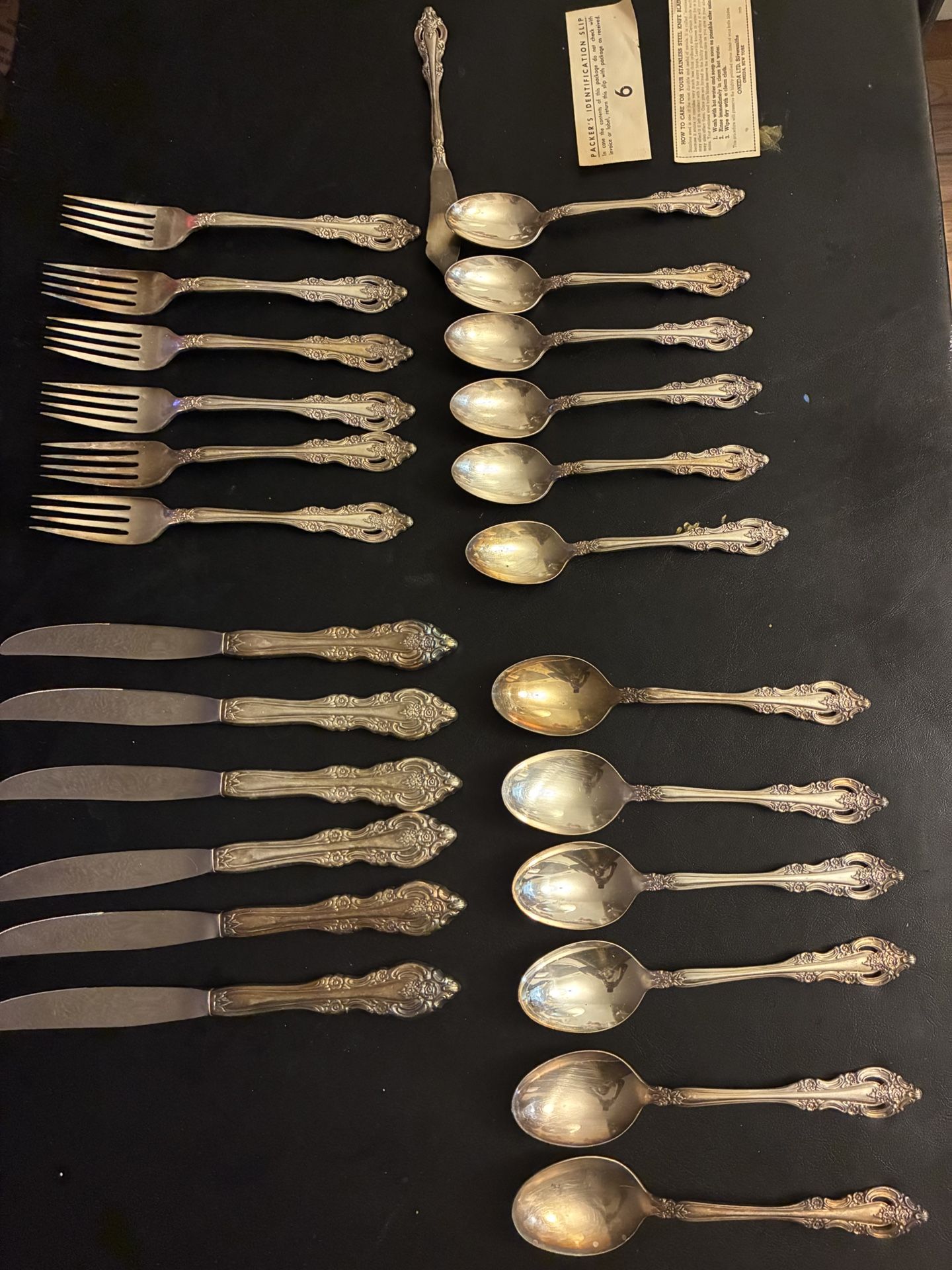 Oneida 6 Place Setting Silver Artistry Stainless Steel 25 Piece