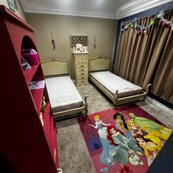 2 Standard Twin Beds 