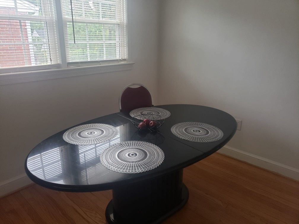 Black top lacquer table