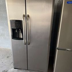 36” FRIGIDAIRE  REFRIGERATOR ICE MAKER INSIDE WORKING PROPERLY CLEAN TESTIN GOOD CONDITION DELIVERY FREE AND WARRANTY 4 MONTHS 
