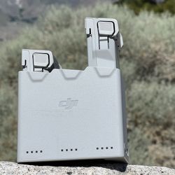 DJI charging station for Mini 3 Pro, Mini 4 Pro, Mini 3 + 2 batteries