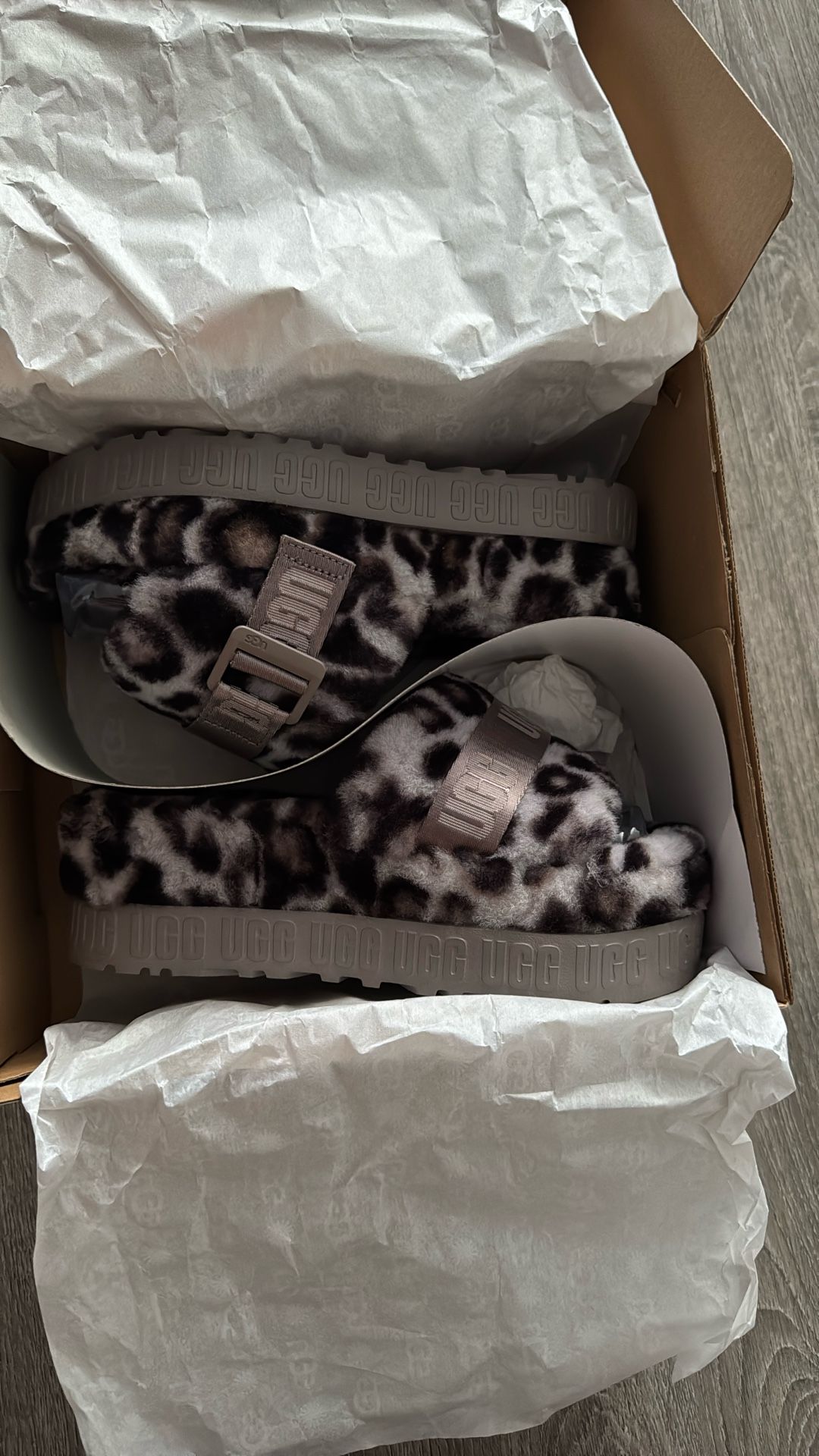Ugg Fluffita Slippers SZ 6. Brand New!!! 110 OBO